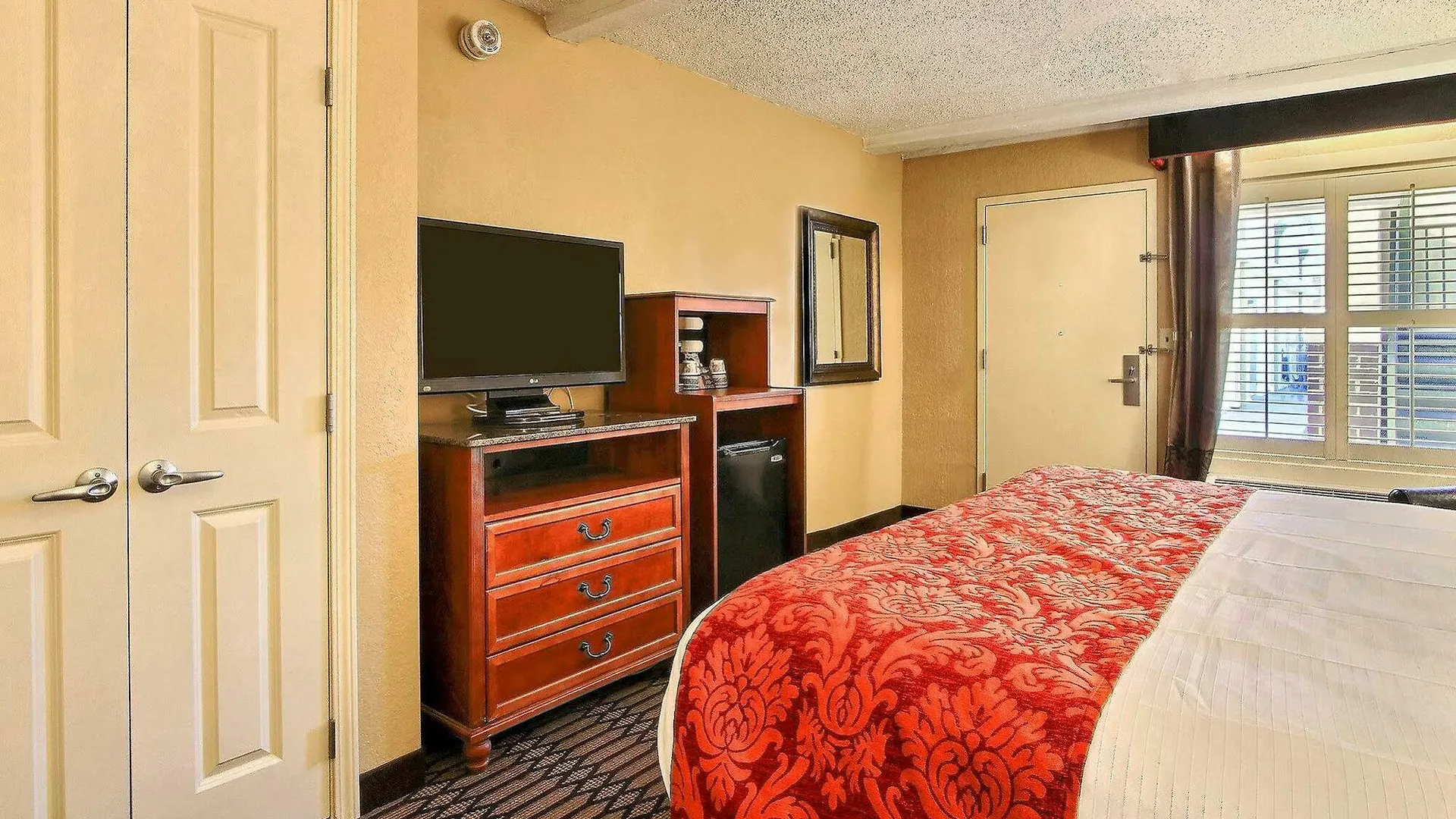 Best Western Savannah Historic District 3*,
